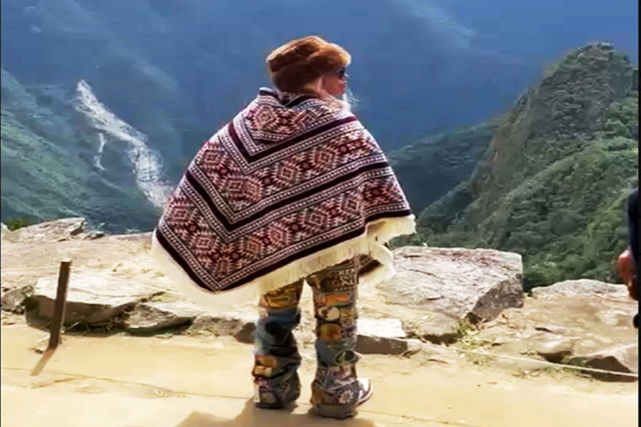 Karol G fascinada con Machu Picchu